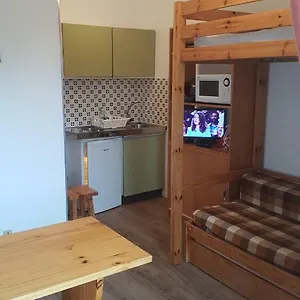 https://studio-champerouze-127.hotels-rhonealpes.com